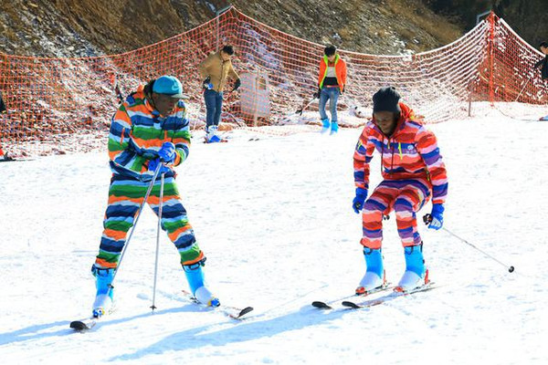 晋公山滑雪场图片