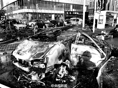 大火被扑灭后的现场 供图/网络