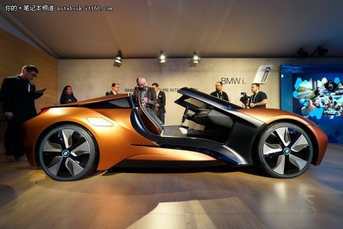 BMW i Vision Future InteractionƽʾϵͳάͼʾǱԼһչǰ˿Ͳ21Ӣȫʽʾ糵١ٻ򵼺ϢҪݽͶ䵽ǰ絲ϣǱͲڷ̺档