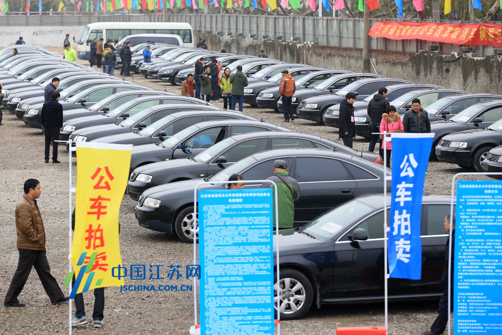 6日到8日,市民可以現場看車況,辦理競買登記手續,首批75輛公車改革中