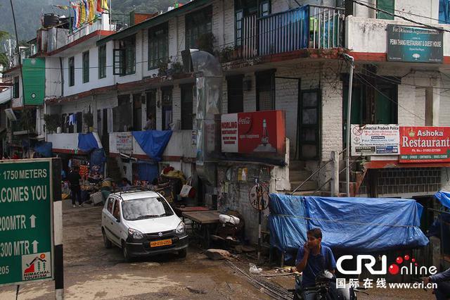 破败的达兰萨拉街头