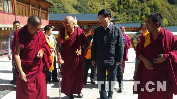 达赖集团内部腐败也引起了幕后金主美国的注意。2013年,美国众议院外交事务委员会监督和调查委员会主席达纳·罗拉巴切就曾发表公开信指控说“美国向藏人提供的资助可能已被乱花”,并称“如果美国的援助已被不当使用”,“将采取行动”。