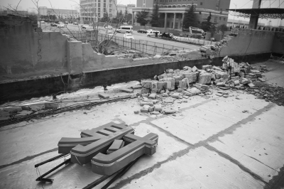 λҽԺϽǵһзƽ¥ǽ屻ƻء