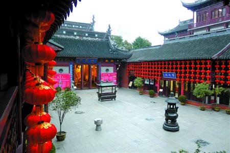 城隍庙装载着许多上海故事。 资料图片