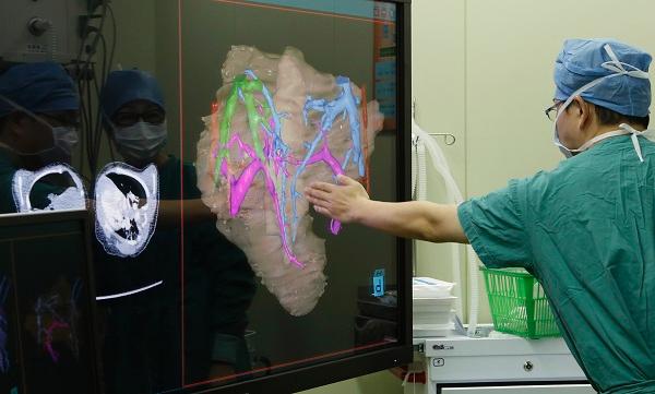 通过3D旋转画面掌握解剖结构。