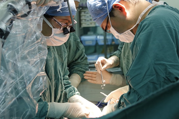 手术中。