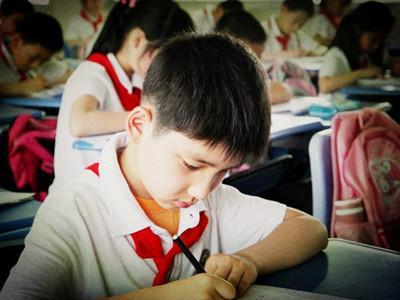 1-4年级语文必背重点_1个重点，4个背诵技巧，语文作文高分“不难”！