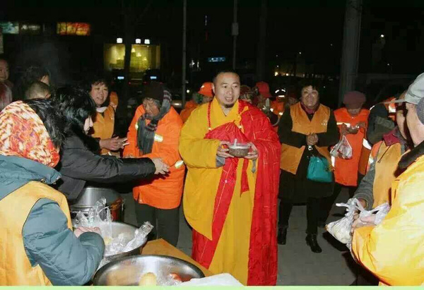 許昌白兔寺釋延極住持為眾生祈福