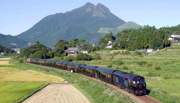 七星號:九州,日本九州七星號是日本最為奢華的列車,七節車廂只搭乘14