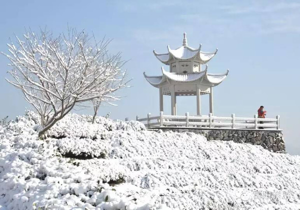 富阳安顶山雪景图片