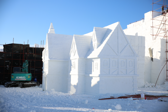 之城是一座冰雪动漫之城,有柯南的毕业典礼等6个动漫主题雪雕城堡