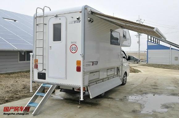 韩国车友用轻卡改装的多功能c型房车