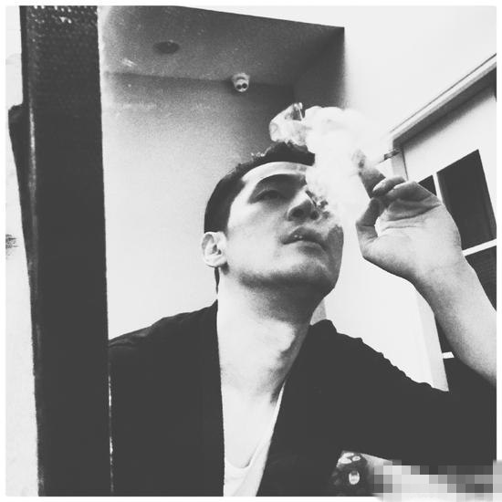 胡歌抽烟头像图片