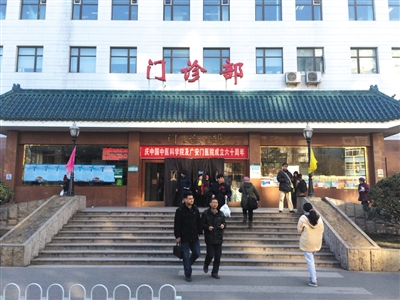 磬㰲ҽԺлǰﲿ߳š¾ Ȼ 