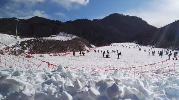 晋公山滑雪场图片