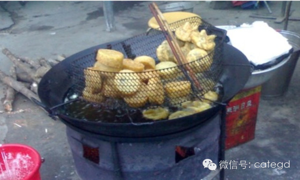 湛江雷州街边小吃:辣蛇杯,虾饼