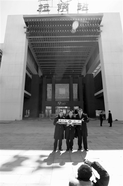 2315ʱ30֣·ֱ˶ξسֵ˵Z21/22г뿪ʻ򱱾ǾгͨӪ9ʱ䣬յ㵽һг21յ5գг5ɱ·ƽ·֣гɴʼվΪͣվ