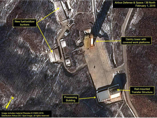 近日,国外媒体就公开了2月1日卫星拍到的朝鲜火箭发射基地最新照片