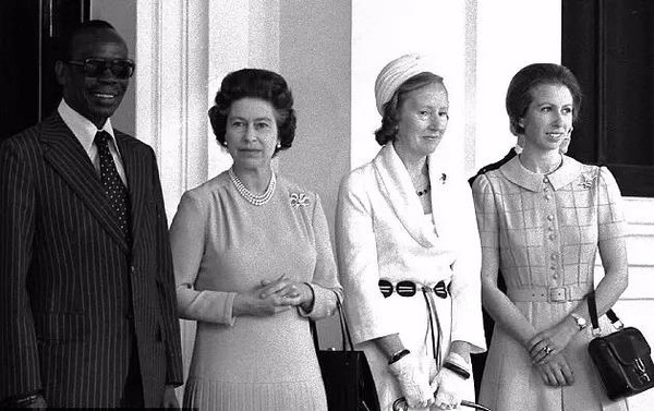 一个英国白人姑娘想要嫁给非洲王子然而这不是童话故事