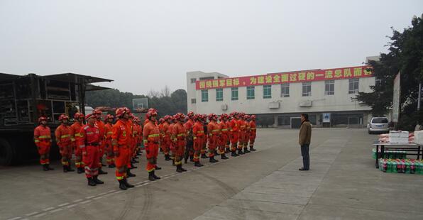 【圖】四川省地震局慰問省地震災害緊急救援隊,省武警應急救援隊(圖)