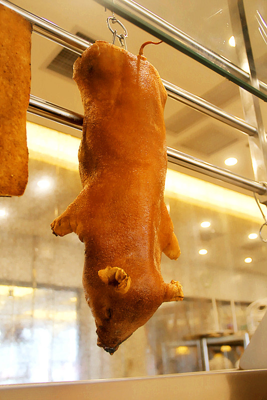 鸿运乳猪首推,脆皮乳猪皮脆肉嫩可以ko稻香家里的烤乳猪