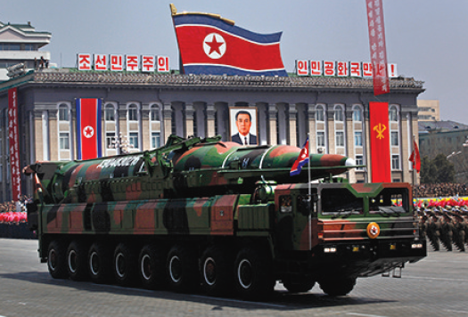 朝鲜在阅兵式上展示的KN-08洲际导弹