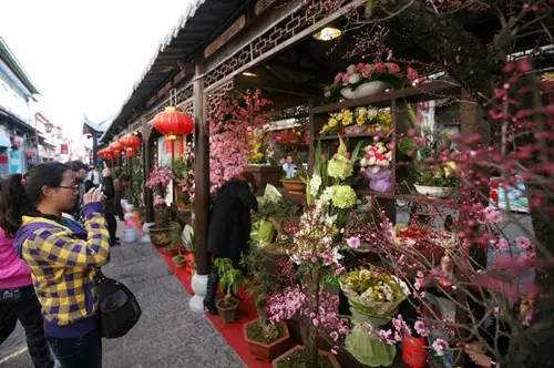 通海每届花街都于元宵节前后在县城举办,1994年以前为每年一届,之后改