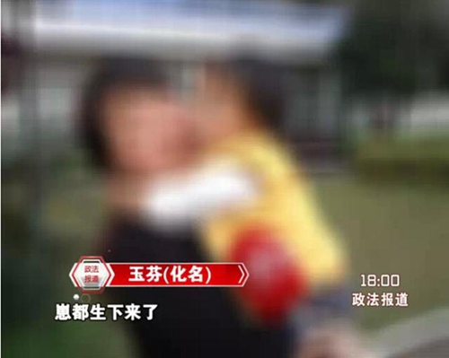 男子同时交17个女友,生病时被包围探望。