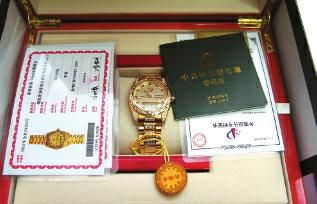 4假记者露马脚被拘