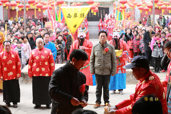 千年古縣河南西華現城隍出巡 萬名民眾祈願(圖)