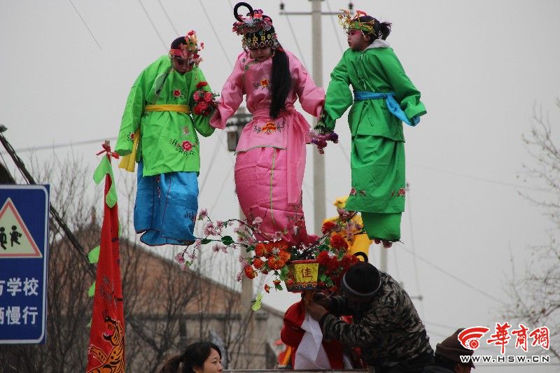 临渭区官道镇新田村"多人芯子"闹元宵(组图)