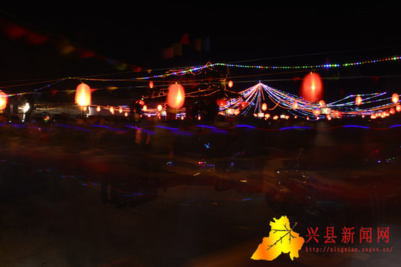 吕梁:兴县李家湾村举办黄河九曲灯会(组图)