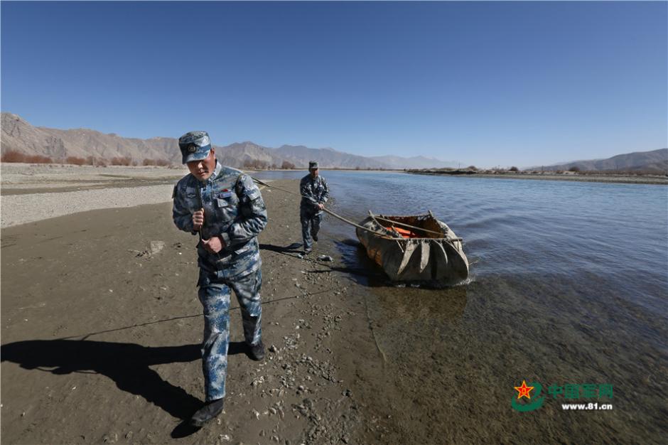 西藏江心小岛导航兵服务机场(组图)