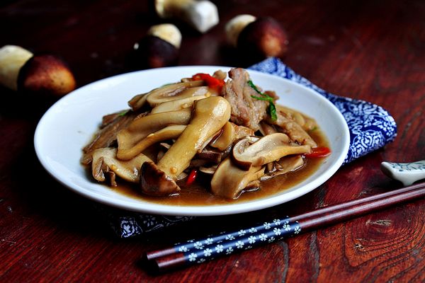 【牛三界食谱】用最简单的做法来尝鲜:肉炒松茸菇