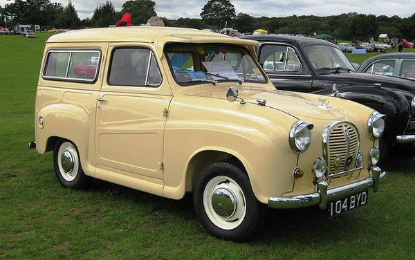 austin a35是一辆小型车,于上世纪五十年代生产,由英国汽车公司