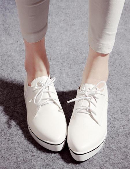 春夏季穿白色的鞋子真的很百搭