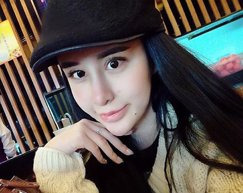 李蒽熙整容前长得算清秀,细长眼睛瓜子脸,鼻子也小巧可爱.