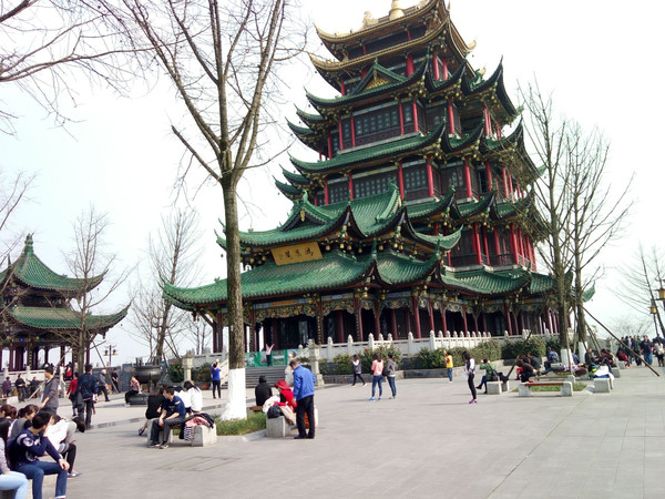 鴻恩寺公園作為重慶主城僅次於中央公園的第二大公園,來到這裡,你會