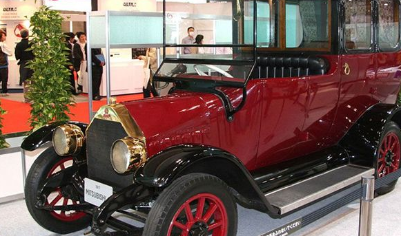 最早進入日本人視野的是美國汽車公司locomobile,1901年,locomobile在