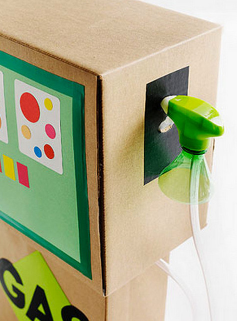 幼儿园纸箱制作加油站图片