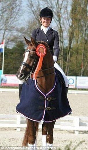 亚历山德拉住在德国,热爱马术,是职业盛装舞步赛骑师,曾在多个欧洲少年马术赛获奖。她亦热爱水上运动。她的24岁男友是挪威人,爱玩格斗。