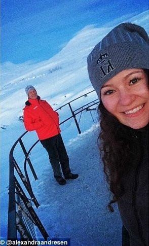 亚历山德拉在冰岛。