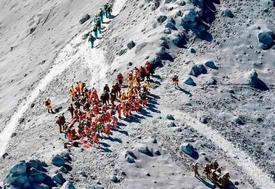 戈列雷火山图片