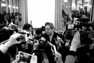 全国政协委员贾康接受采访。京华时报记者陶冉摄