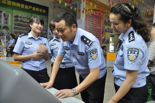 【3.8节专题】10张图360度看叙永女警花们