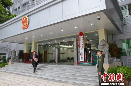 资料图:2015年3月2日 ,最高人民法院第一巡回法庭首次开庭审案。 郑小红 摄