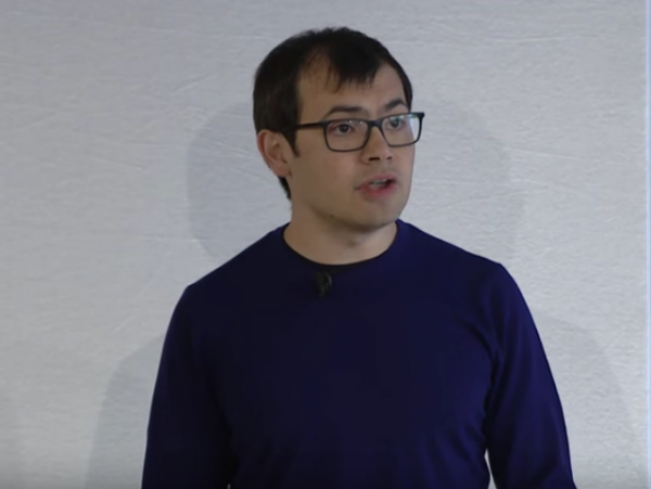 Demis HassabisǸţ13Elo 2300ֵĳɼôʦ2005꣬ʼ׶شѧѧԺʼ񾭿ѧʿѧλ2007꣬һоѧ־Ϊͻơ2011괴DeepMind