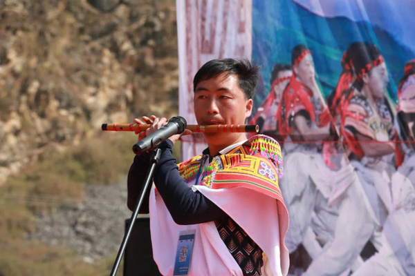 "弘扬苗族优秀文化-展现民间多彩世界"演出得圆满