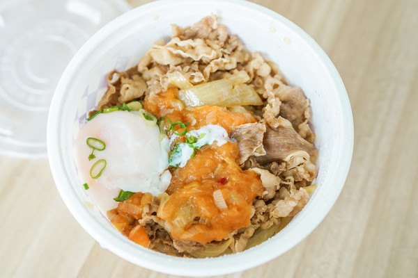 食其家的招牌温泉鸡蛋牛丼,看起来还是很丰盛的哈