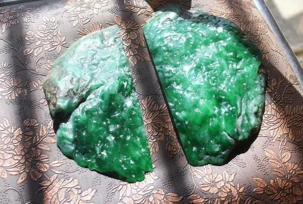 帝王绿翡翠原石绿得流油